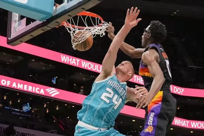 凭借极具特 凭借极具特