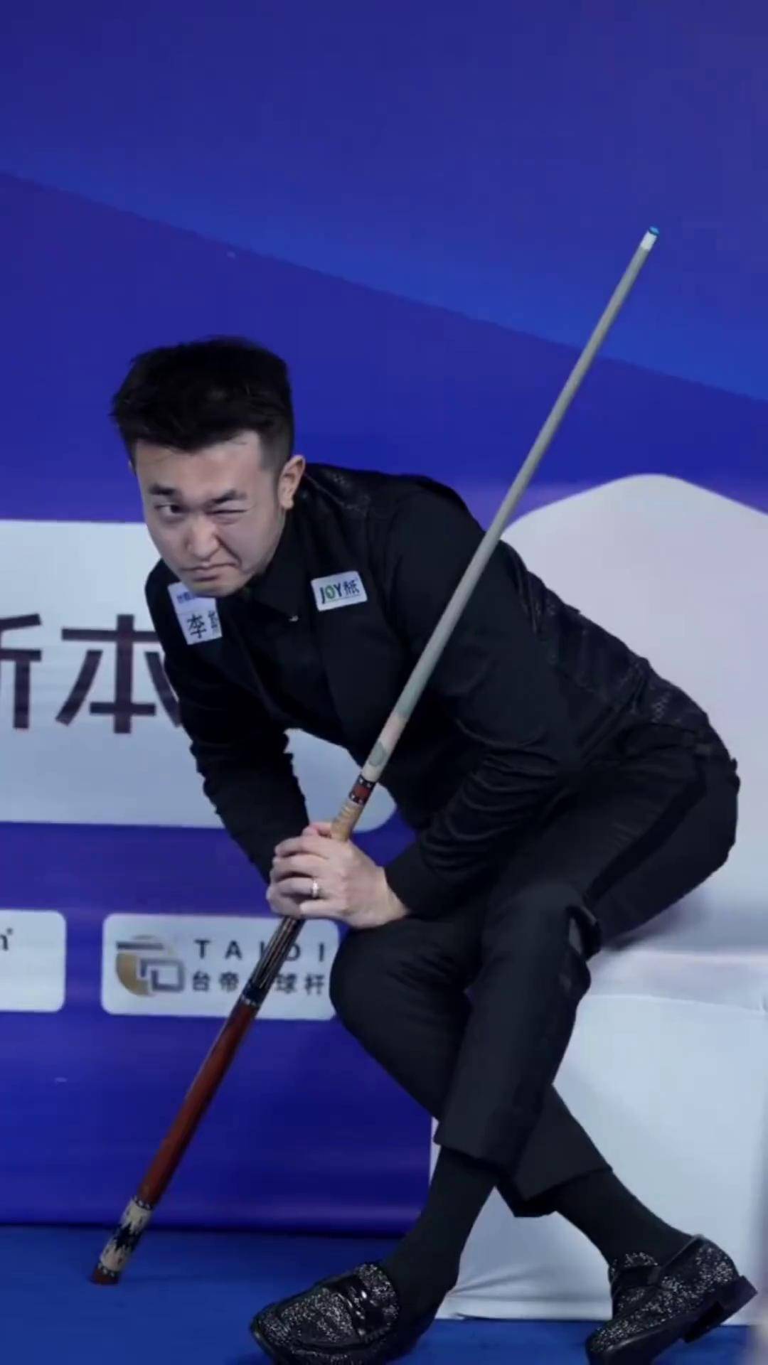 从航班的接 从航班的接