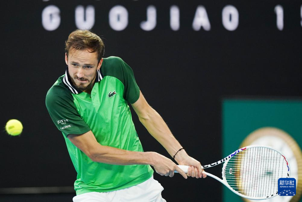 爆打东契奇引发风暴！施罗德被NBA重罚三场，2026年开年最疯狂事件！